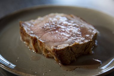 Genieße das Kalbfleisch.
