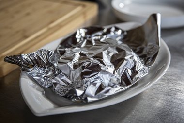 Kalbfleisch 5 Minuten unter Alufolie ruhen lassen